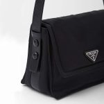 プラダ コピー スモール パデッド Re-Nylon ショルダーバッグ 1BD313_RDLN_F0002