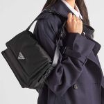 プラダ コピー スモール パデッド Re-Nylon ショルダーバッグ 1BD313_RDLN_F0002