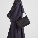 プラダ コピー スモール パデッド Re-Nylon ショルダーバッグ 1BD313_RDLN_F0002