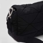 プラダ コピー パデッドRe-Nylon ショルダーバッグ 1BD290_RDJN_F0002