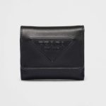 プラダ コピー グレーストライアングルエンボスレザー 財布 1MH044_2FPB