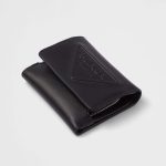 プラダ コピー グレーストライアングルエンボスレザー 財布 1MH044_2FPB