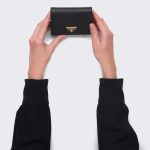 プラダ コピー サフィアーノトライアングル 財布 1MV021_QHH