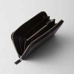 プラダ コピー サフィアーノトライアングル ジップアラウンド財布 2ML317_QHH