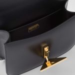 プラダ スーパーコピー  エンブレム レザー ショルダーバッグ 1BD340_2A3A