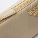 プラダ コピー Re-Edition 2002 Re-Nylon xブラッシュドレザー ショルダーバッグ 1BC201_R789