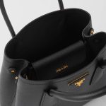 プラダ スーパーコピー ドゥーブレ サフィアーノレザー ミニバッグ 1BG443_2A4A