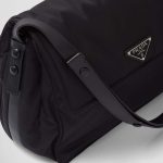 プラダ スーパーコピー Re-Nylon ラージ パデッド ショルダーバッグ 1BD256_RDLN