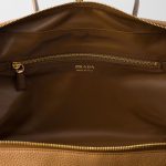 プラダ コピー ヴィッテロダイノソフトレザー ラージ トップハンドルバッグ 1BB128_2DKV