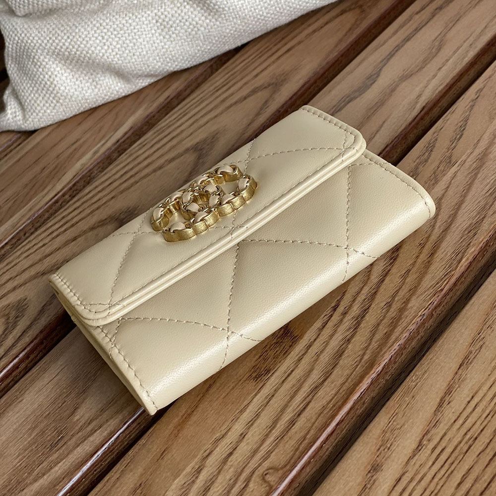 CHANEL 19 カードケース ラムスキン スーパーコピー AP1790