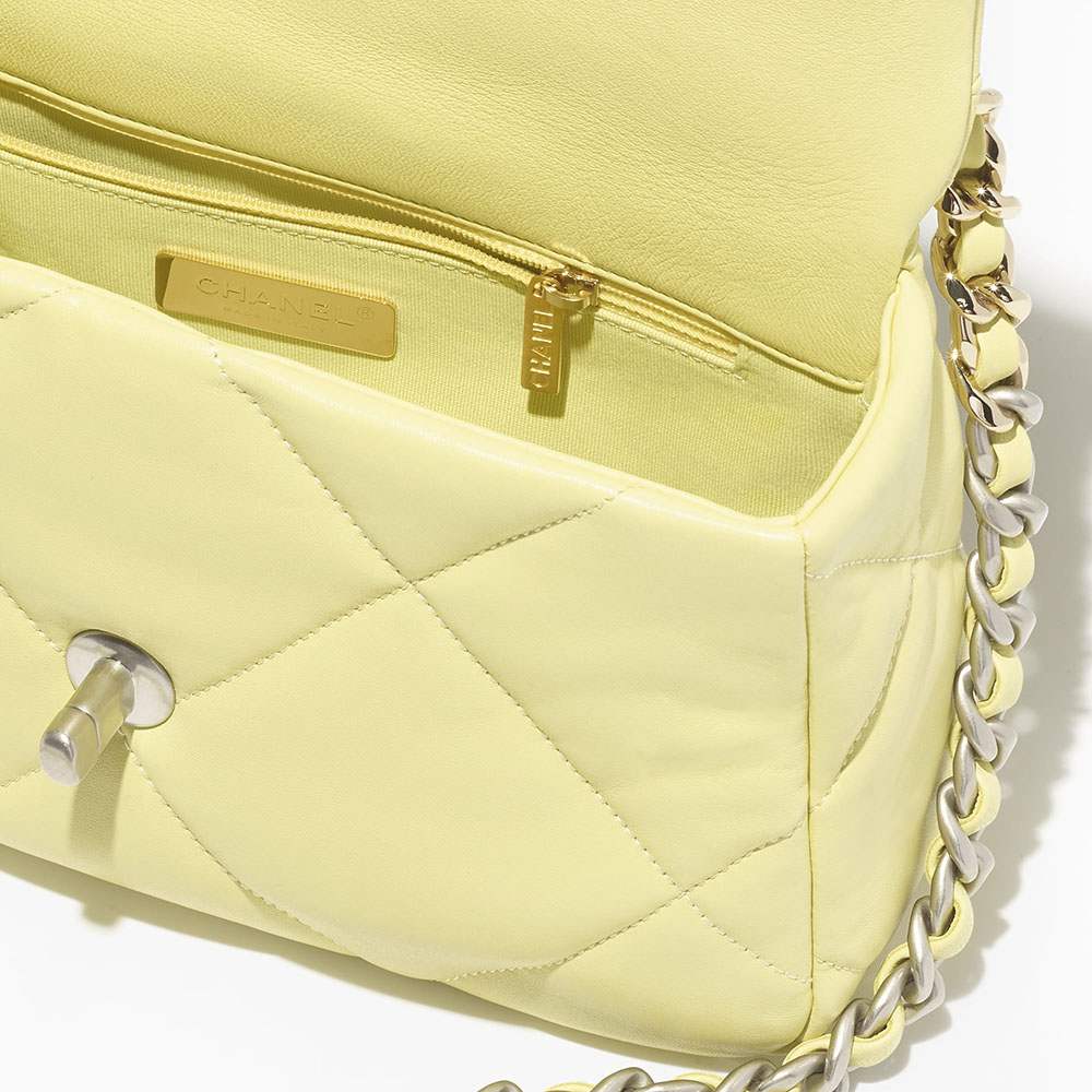 シャネル ショルダーバッグ CHANEL19 マキシフラップシャイニー