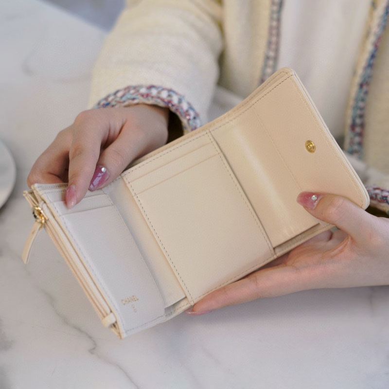 シャネル19 コピー フラップウォレット 三つ折りミニ財布 AP1789