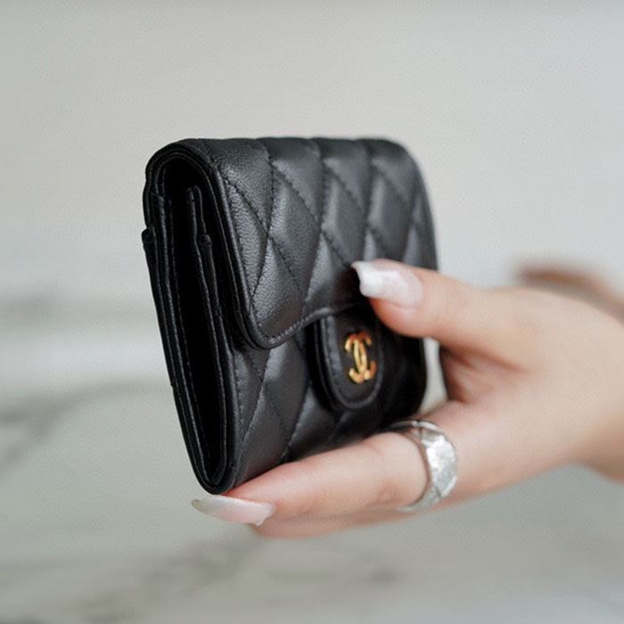 【専用】 CHANEL マトラッセ コンパクトケース カードケース マトラッセ 新古品 シャネル CHANEL ココマーク キャビアスキン