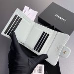 シャネル コピー クラシック スモール フラップ ウォレット 三つ折財布 A82288