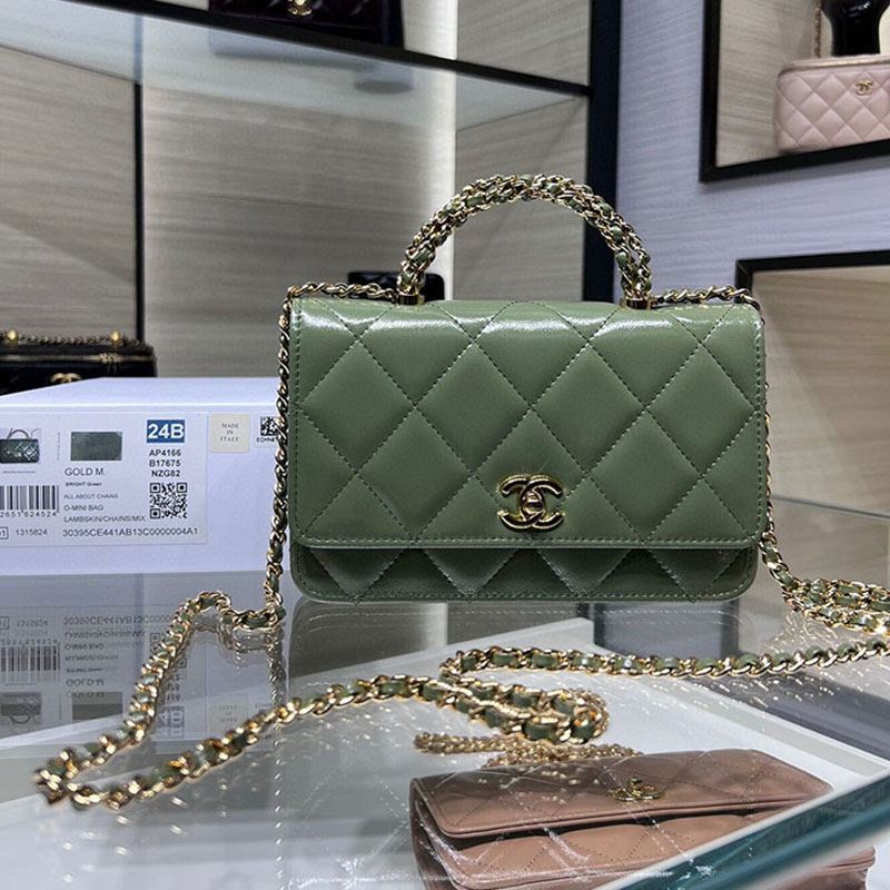 シャネルスーパーコピー チェーンウォレット ショルダー AP4166 B17675 シャネルスーパーコピー チェーンウォレット ショルダー AP4166 B17675
