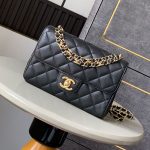 シャネル スーパーコピー チェーンハンドル フラップバック AS5240 B19405 シャネル スーパーコピー チェーンハンドル フラップバック AS5240 B19405