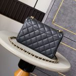 シャネル スーパーコピー チェーンハンドル フラップバック AS5240 B19405 シャネル スーパーコピー チェーンハンドル フラップバック AS5240 B19405
