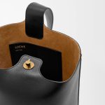 ロエベコピー ペブル バケットバッグ ミディアム ツンドラ AANBBBWX01 ロエベコピー ペブル バケットバッグ ミディアム ツンドラ AANBBBWX01