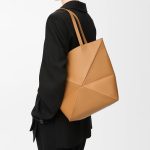 ​ロエベコピー ミディアム シャイニングレザー パズル フォールドA657G50X01