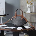 セリーヌ スーパーコピー 楕円形 牛革 ハンドポーチ 122262