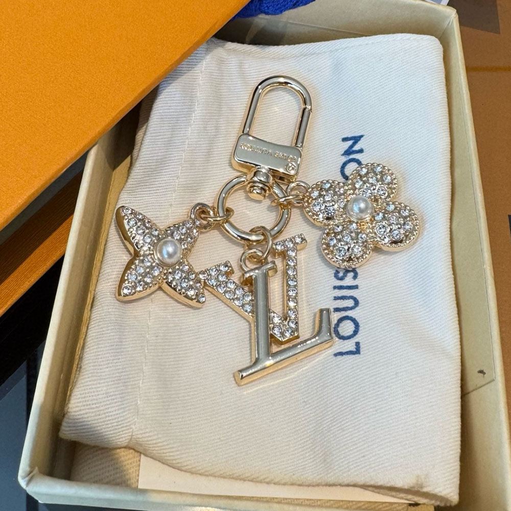 ルイヴィトンスーパーコピー マイクロ チャーム LVアイコニック M01566