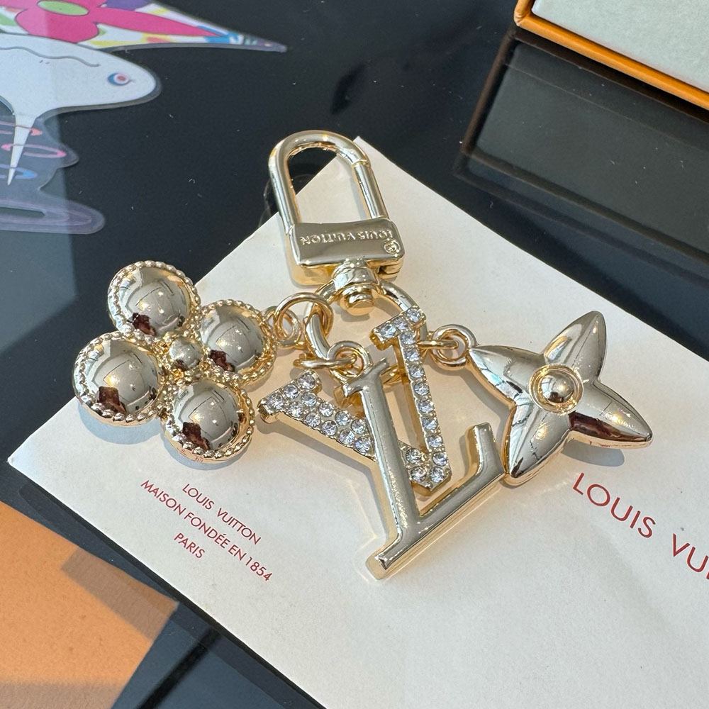 ルイヴィトンスーパーコピー マイクロ チャーム LVアイコニック M01566