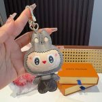 ルイヴィトンコピー Labubu キーホルダー バッグチャーム M43670