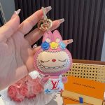 ルイヴィトンコピー Labubu キーホルダー バッグチャーム M43670