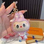 ルイヴィトンコピー Labubu キーホルダー バッグチャーム M43670