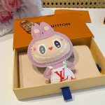 ルイヴィトンコピー Labubu キーホルダー バッグチャーム M43670