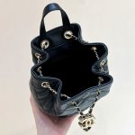 シャネル コピー 22S ドローストリング バケットバックパック AS3211 ブラック