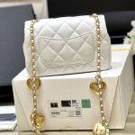 シャネルスーパーコピー  CF ハートチャーム チェーンバッグ AS3456 ホワイト