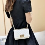 シャネル スーパーコピー LeBoy チェーンバッグ A67085 A67086 ホワイト シャネル スーパーコピー LeBoy チェーンバッグ A67085 A67086 ホワイト