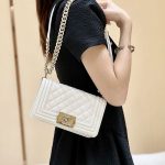 シャネル スーパーコピー LeBoy チェーンバッグ A67085 A67086 ホワイト シャネル スーパーコピー LeBoy チェーンバッグ A67085 A67086 ホワイト