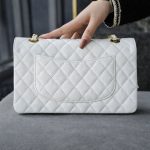 シャネル スーパーコピー クラシック 25cm マトラッセ A01112 ホワイト シャネル スーパーコピー クラシック 25cm マトラッセ A01112 ホワイト