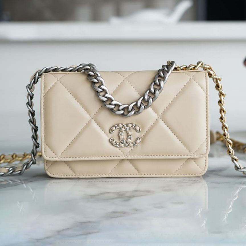 シャネル スーパーコピー 19 WOC チェーンウォレット AP0957 ベージュ シャネル スーパーコピー 19 WOC チェーンウォレット AP0957 ベージュ