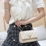 シャネル スーパーコピー ミニフラップバッグ キルティングハンドル AS5554 シャネル スーパーコピー ミニフラップバッグ キルティングハンドル AS5554