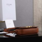 セリーヌコピー ティーン トリオンフ サテンカーフスキン バッグ 188423