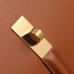 セリーヌ スーパーコピー レザーショルダーバッグ 197983BF9.04LU