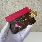 ルイヴィトン コピー カードケース ポルト カルト・LV チャーム M15332 ルイヴィトン コピー カードケース ポルト カルト・LV チャーム M15332