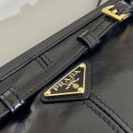 プラダ スーパーコピー スモール レザー ショルダーバッグ 1BH215 プラダ スーパーコピー スモール レザー ショルダーバッグ 1BH215