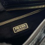 プラダ スーパーコピー スモール レザー ショルダーバッグ 1BH215 プラダ スーパーコピー スモール レザー ショルダーバッグ 1BH215