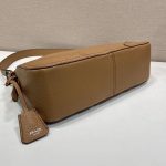 プラダ コピー ショルダーバッグ エメ ラージ レザー 1BC280 プラダ コピー ショルダーバッグ エメ ラージ レザー 1BC280