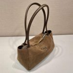 プラダ コピー スエード ミディアム ショルダーバッグ 1BA451_2C4S プラダ コピー スエード ミディアム ショルダーバッグ 1BA451_2C4S