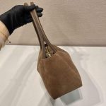 プラダ コピー スエード ミディアム ショルダーバッグ 1BA451_2C4S プラダ コピー スエード ミディアム ショルダーバッグ 1BA451_2C4S