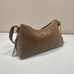 プラダコピー エメ ミディアム スエード ショルダーバッグ 1BC229 プラダコピー エメ ミディアム スエード ショルダーバッグ 1BC229