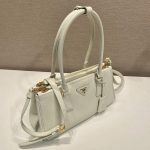 プラダ スーパーコピー ミディアム サフィアーノレザーバッグ 1BA457_F0K74 プラダ スーパーコピー ミディアム サフィアーノレザーバッグ 1BA457_F0K74